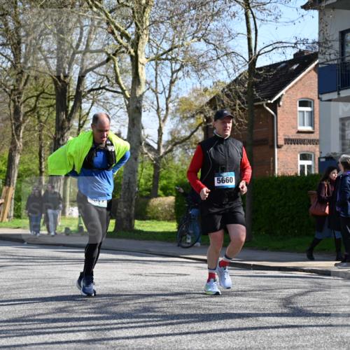 12.04.2026 - 45. Internationalen Wilhelmsburger Insellauf J. Mangold http://msf.ph/oto/9464402 12.04.2026 10:54:49 Ziel 4687, 3818, 4711, 2088, 5660, 5317, 2821, 2855, 4585, 2324, 2324, 4636, 5006, 5333, 4056, 5334, 4197, 5747, 5747, 5773, 5835, 5268, 4500 meine-sportfotos.de