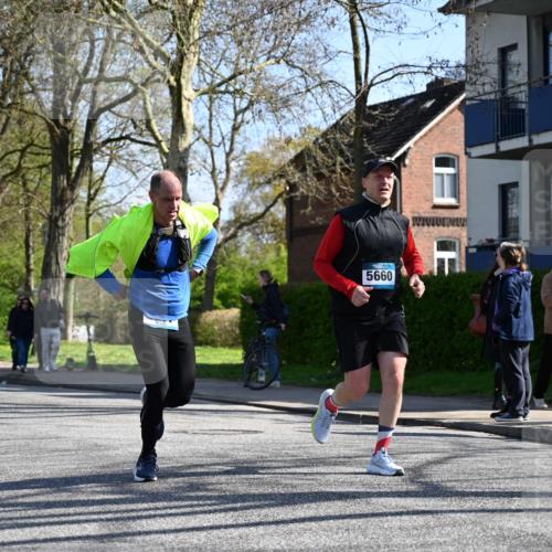 12.04.2026 - 45. Internationalen Wilhelmsburger Insellauf J. Mangold http://msf.ph/oto/9464406 12.04.2026 10:54:50 Ziel 4687, 3818, 4711, 2088, 5660, 5317, 2821, 2855, 4585, 2324, 4636, 5006, 4636, 5006, 5333, 4056, 5334, 4197, 5747, 5773, 5835, 5268, 4500 meine-sportfotos.de