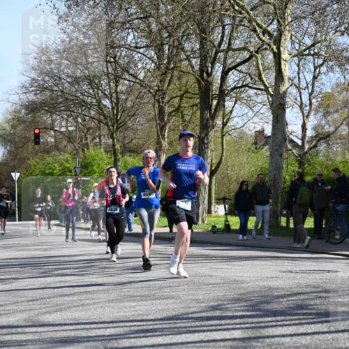 12.04.2026 - 45. Internationalen Wilhelmsburger Insellauf J. Mangold http://msf.ph/oto/9464423 12.04.2026 10:54:57 Ziel 4711, 2088, 5660, 5317, 2821, 2855, 4585, 2324, 4636, 5006, 5333, 4056, 5334, 4197, 5747, 5773, 5835, 5268, 4500, 4714 meine-sportfotos.de