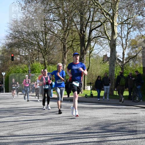 12.04.2026 - 45. Internationalen Wilhelmsburger Insellauf J. Mangold http://msf.ph/oto/9464424 12.04.2026 10:54:57 Ziel 4711, 2088, 5660, 5317, 2821, 2855, 4585, 2324, 4636, 5006, 5333, 4056, 5334, 4197, 5747, 5773, 5835, 5268, 4500, 4714 meine-sportfotos.de