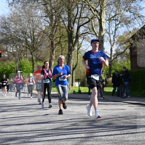 12.04.2026 - 45. Internationalen Wilhelmsburger Insellauf J. Mangold http://msf.ph/oto/9464432 12.04.2026 10:54:57 Ziel 4711, 2088, 5660, 5317, 2821, 2855, 4585, 2324, 4636, 5006, 5333, 4056, 5334, 4197, 5747, 5773, 5835, 5268, 4500, 4714 meine-sportfotos.de