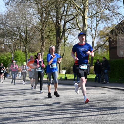 12.04.2026 - 45. Internationalen Wilhelmsburger Insellauf J. Mangold http://msf.ph/oto/9464434 12.04.2026 10:54:57 Ziel 4711, 2088, 5660, 5317, 2821, 2855, 4585, 2324, 4636, 5006, 5333, 4056, 5334, 4197, 5747, 5773, 5835, 5268, 4500, 4714 meine-sportfotos.de
