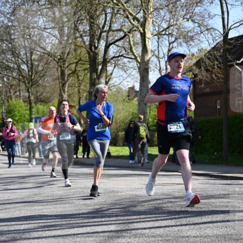 12.04.2026 - 45. Internationalen Wilhelmsburger Insellauf J. Mangold http://msf.ph/oto/9464439 12.04.2026 10:54:58 Ziel 2088, 5660, 5317, 2821, 2855, 4585, 2324, 4636, 5006, 5333, 4056, 5334, 4197, 5747, 5773, 5835, 5268, 4500, 4714 meine-sportfotos.de