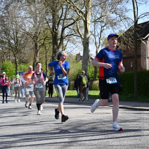 12.04.2026 - 45. Internationalen Wilhelmsburger Insellauf J. Mangold http://msf.ph/oto/9464440 12.04.2026 10:54:58 Ziel 2088, 5660, 5317, 2821, 2855, 4585, 2324, 4636, 5006, 5333, 4056, 5334, 4197, 5747, 5773, 5835, 5268, 4500, 4714 meine-sportfotos.de
