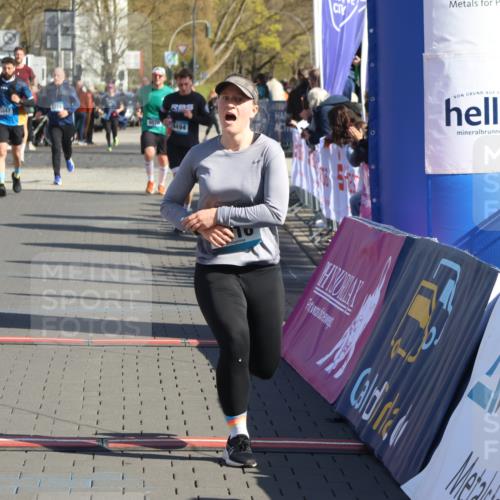 12.04.2026 - 45. Internationalen Wilhelmsburger Insellauf Strokosch-Dieckow http://msf.ph/oto/9464442 12.04.2026 10:56:28 Ziel 2921, 2808, 3916 meine-sportfotos.de