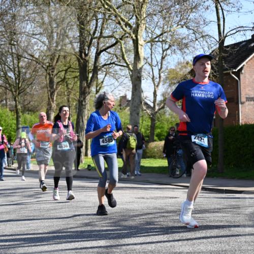 12.04.2026 - 45. Internationalen Wilhelmsburger Insellauf J. Mangold http://msf.ph/oto/9464444 12.04.2026 10:54:58 Ziel 2088, 5660, 5317, 2821, 2855, 4585, 2324, 4636, 5006, 5333, 4056, 5334, 4197, 5747, 5773, 5835, 5268, 4500, 4714 meine-sportfotos.de
