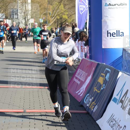 12.04.2026 - 45. Internationalen Wilhelmsburger Insellauf Strokosch-Dieckow http://msf.ph/oto/9464460 12.04.2026 10:56:28 Ziel 2921, 2808, 3916 meine-sportfotos.de