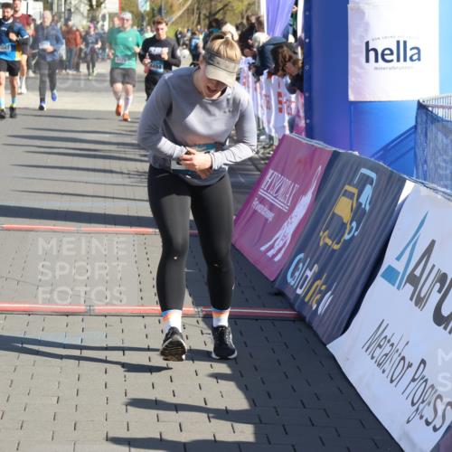 12.04.2026 - 45. Internationalen Wilhelmsburger Insellauf Strokosch-Dieckow http://msf.ph/oto/9464493 12.04.2026 10:56:29 Ziel 2808, 3916 meine-sportfotos.de