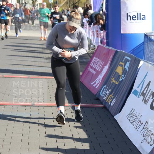 12.04.2026 - 45. Internationalen Wilhelmsburger Insellauf Strokosch-Dieckow http://msf.ph/oto/9464496 12.04.2026 10:56:29 Ziel 2808, 3916 meine-sportfotos.de