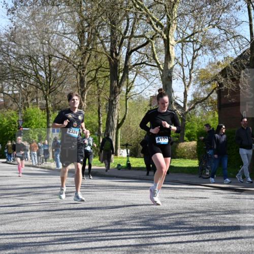 12.04.2026 - 45. Internationalen Wilhelmsburger Insellauf J. Mangold http://msf.ph/oto/9464506 12.04.2026 10:55:05 Ziel 5660, 5317, 2821, 2855, 4585, 2324, 4636, 5006, 5333, 4056, 5334, 4197, 5747, 5773, 5835, 5773, 5835, 5268, 4500, 4714, 3175, 4298, 5557 meine-sportfotos.de