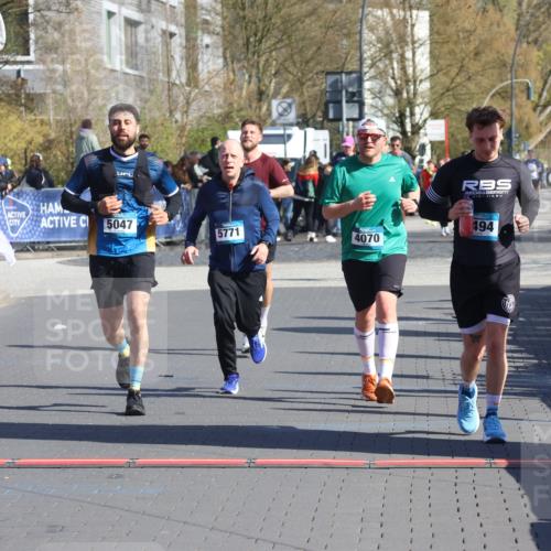 12.04.2026 - 45. Internationalen Wilhelmsburger Insellauf Strokosch-Dieckow http://msf.ph/oto/9464517 12.04.2026 10:56:34 Ziel 4494, 5047, 4070, 5771, 4549 meine-sportfotos.de