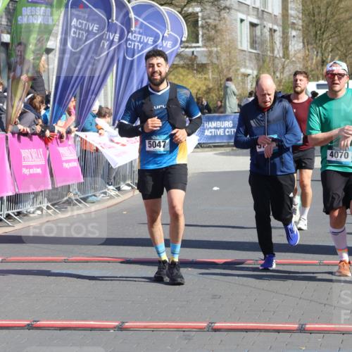 12.04.2026 - 45. Internationalen Wilhelmsburger Insellauf Strokosch-Dieckow http://msf.ph/oto/9464553 12.04.2026 10:56:36 Ziel 4494, 5047, 4070, 5771, 4549 meine-sportfotos.de
