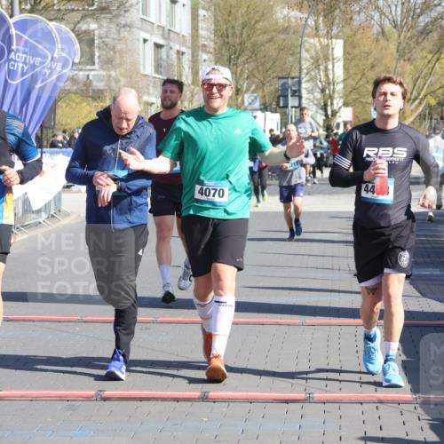 12.04.2026 - 45. Internationalen Wilhelmsburger Insellauf Strokosch-Dieckow http://msf.ph/oto/9464570 12.04.2026 10:56:37 Ziel 4494, 5047, 4070, 5771, 4549 meine-sportfotos.de