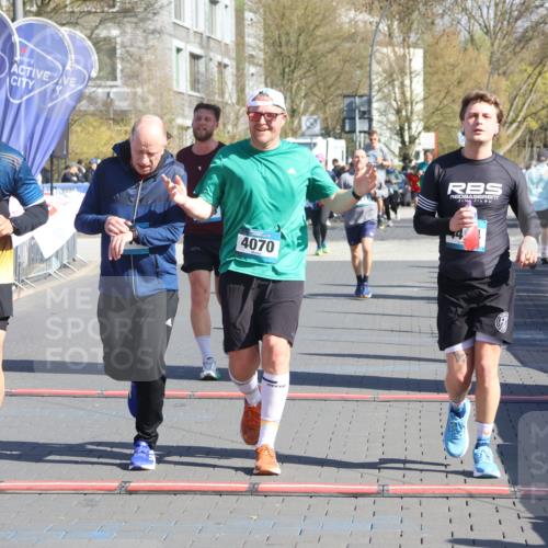 12.04.2026 - 45. Internationalen Wilhelmsburger Insellauf Strokosch-Dieckow http://msf.ph/oto/9464575 12.04.2026 10:56:37 Ziel 4494, 5047, 4070, 5771, 4549 meine-sportfotos.de