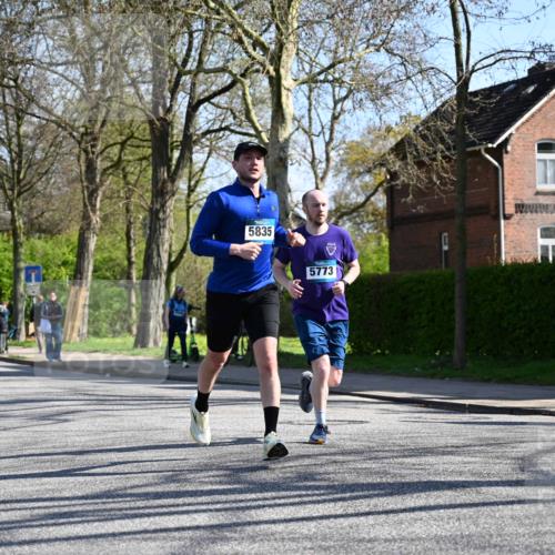 12.04.2026 - 45. Internationalen Wilhelmsburger Insellauf J. Mangold http://msf.ph/oto/9464593 12.04.2026 10:55:18 Ziel 4197, 5747, 5773, 5835, 5268, 4500, 4714, 3175, 4298, 5557, 2349, 3118, 5822, 3488, 2797, 2796 meine-sportfotos.de