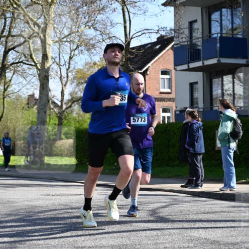 12.04.2026 - 45. Internationalen Wilhelmsburger Insellauf J. Mangold http://msf.ph/oto/9464605 12.04.2026 10:55:19 Ziel 4197, 5747, 5773, 5835, 5268, 4500, 4714, 4714, 3175, 4298, 5557, 2349, 3118, 5822, 3488, 2797, 2796 meine-sportfotos.de