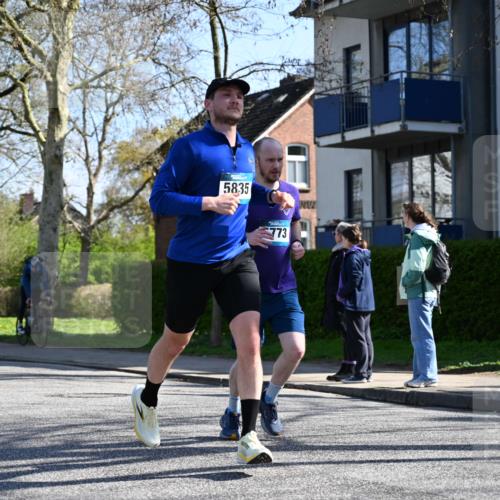 12.04.2026 - 45. Internationalen Wilhelmsburger Insellauf J. Mangold http://msf.ph/oto/9464606 12.04.2026 10:55:19 Ziel 4197, 5747, 5773, 5835, 5268, 4500, 4714, 4714, 3175, 4298, 5557, 2349, 3118, 5822, 3488, 2797, 2796 meine-sportfotos.de