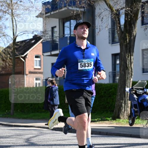 12.04.2026 - 45. Internationalen Wilhelmsburger Insellauf J. Mangold http://msf.ph/oto/9464616 12.04.2026 10:55:20 Ziel 4197, 5747, 5773, 5835, 5268, 4500, 4714, 3175, 4298, 5557, 2349, 2349, 3118, 5822, 3488, 2797, 2796, 2921 meine-sportfotos.de