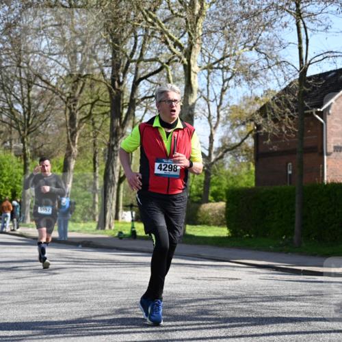 12.04.2026 - 45. Internationalen Wilhelmsburger Insellauf J. Mangold http://msf.ph/oto/9464623 12.04.2026 10:55:33 Ziel 4714, 3175, 4298, 5557, 2349, 3118, 5822, 3488, 2797, 2796, 2921, 2808, 3916, 4494, 5047, 4070, 5771 meine-sportfotos.de