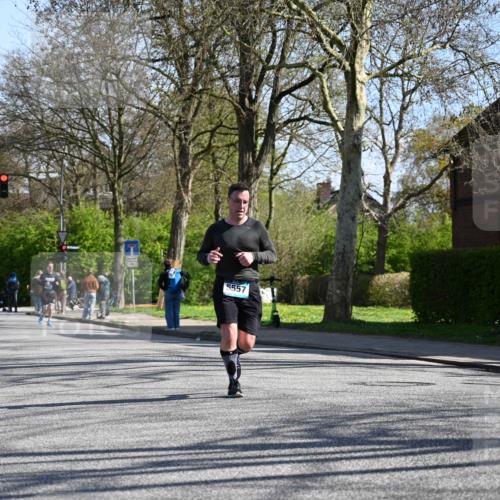12.04.2026 - 45. Internationalen Wilhelmsburger Insellauf J. Mangold http://msf.ph/oto/9464634 12.04.2026 10:55:35 Ziel 4714, 3175, 4298, 5557, 2349, 3118, 3118, 5822, 3488, 2797, 2796, 2921, 2808, 3916, 4494, 5047, 4070, 5771, 4549 meine-sportfotos.de