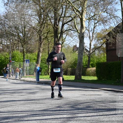 12.04.2026 - 45. Internationalen Wilhelmsburger Insellauf J. Mangold http://msf.ph/oto/9464636 12.04.2026 10:55:35 Ziel 4714, 3175, 4298, 5557, 2349, 3118, 3118, 5822, 3488, 2797, 2796, 2921, 2808, 3916, 4494, 5047, 4070, 5771, 4549 meine-sportfotos.de