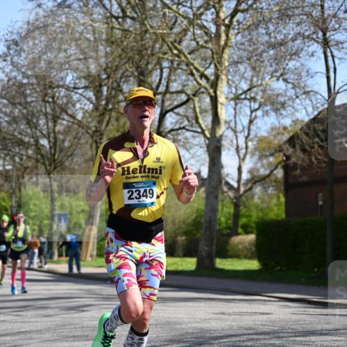 12.04.2026 - 45. Internationalen Wilhelmsburger Insellauf J. Mangold http://msf.ph/oto/9464659 12.04.2026 10:55:43 Ziel 4714, 3175, 4298, 5557, 2349, 3118, 5822, 3488, 2797, 2796, 2921, 2808, 3916, 4494, 5047, 4070, 5771, 4549, 4717, 2055 meine-sportfotos.de