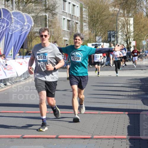12.04.2026 - 45. Internationalen Wilhelmsburger Insellauf Strokosch-Dieckow http://msf.ph/oto/9464663 12.04.2026 10:56:48 Ziel 2055, 5512, 2220, 4158 meine-sportfotos.de