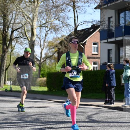 12.04.2026 - 45. Internationalen Wilhelmsburger Insellauf J. Mangold http://msf.ph/oto/9464681 12.04.2026 10:55:47 Ziel 3175, 4298, 5557, 2349, 3118, 5822, 3488, 2797, 2796, 2921, 2808, 3916, 4494, 5047, 4070, 5771, 4549, 4717, 2055, 5512, 2220 meine-sportfotos.de
