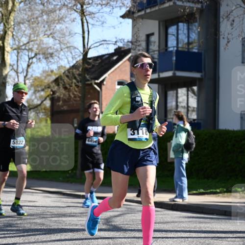 12.04.2026 - 45. Internationalen Wilhelmsburger Insellauf J. Mangold http://msf.ph/oto/9464688 12.04.2026 10:55:48 Ziel 3175, 4298, 5557, 2349, 3118, 5822, 3488, 2797, 2796, 2921, 2808, 3916, 3916, 4494, 5047, 4070, 5771, 4549, 4717, 2055, 5512, 2220, 4158 meine-sportfotos.de