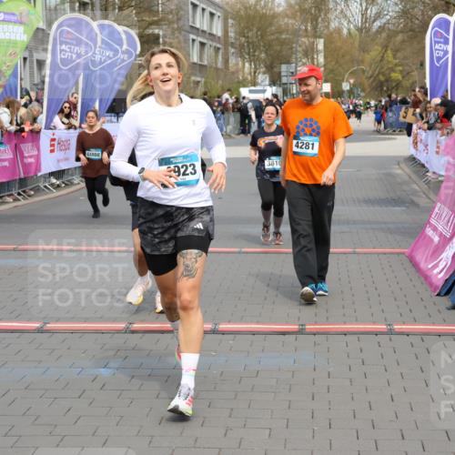 12.04.2026 - 45. Internationalen Wilhelmsburger Insellauf Strokosch-Dieckow http://msf.ph/oto/9464694 12.04.2026 13:13:59 Ziel 2080, 5819, 2064, 4923, 4281, 3984, 3810, 3268, 2062 meine-sportfotos.de