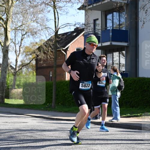 12.04.2026 - 45. Internationalen Wilhelmsburger Insellauf J. Mangold http://msf.ph/oto/9464697 12.04.2026 10:55:49 Ziel 3175, 4298, 5557, 2349, 3118, 5822, 3488, 2797, 2796, 2921, 2808, 3916, 4494, 5047, 4070, 5771, 4549, 4717, 2055, 5512, 2220, 4158 meine-sportfotos.de