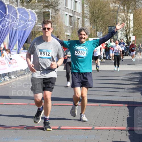 12.04.2026 - 45. Internationalen Wilhelmsburger Insellauf Strokosch-Dieckow http://msf.ph/oto/9464700 12.04.2026 10:56:48 Ziel 2055, 5512, 2220, 4158 meine-sportfotos.de