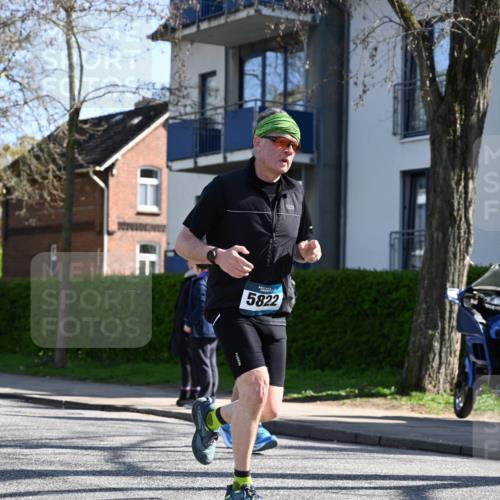 12.04.2026 - 45. Internationalen Wilhelmsburger Insellauf J. Mangold http://msf.ph/oto/9464702 12.04.2026 10:55:49 Ziel 3175, 4298, 5557, 2349, 3118, 5822, 3488, 2797, 2796, 2921, 2808, 3916, 4494, 5047, 4070, 5771, 4549, 4717, 2055, 5512, 2220, 4158 meine-sportfotos.de