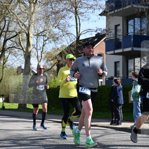 12.04.2026 - 45. Internationalen Wilhelmsburger Insellauf J. Mangold http://msf.ph/oto/9464710 12.04.2026 10:55:53 Ziel 2349, 3118, 5822, 3488, 2797, 2796, 2921, 2808, 3916, 4494, 5047, 4070, 5771, 4549, 4717, 2055, 2055, 5512, 2220, 4158, 2133, 2754, 4155 meine-sportfotos.de