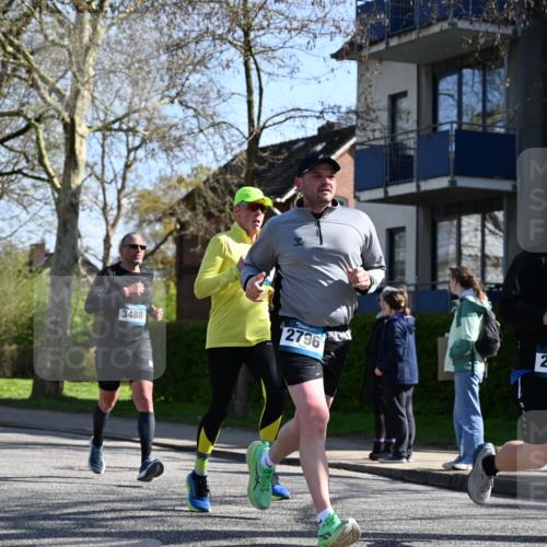 12.04.2026 - 45. Internationalen Wilhelmsburger Insellauf J. Mangold http://msf.ph/oto/9464711 12.04.2026 10:55:53 Ziel 2349, 3118, 5822, 3488, 2797, 2796, 2921, 2808, 3916, 4494, 5047, 4070, 5771, 4549, 4717, 2055, 2055, 5512, 2220, 4158, 2133, 2754, 4155 meine-sportfotos.de