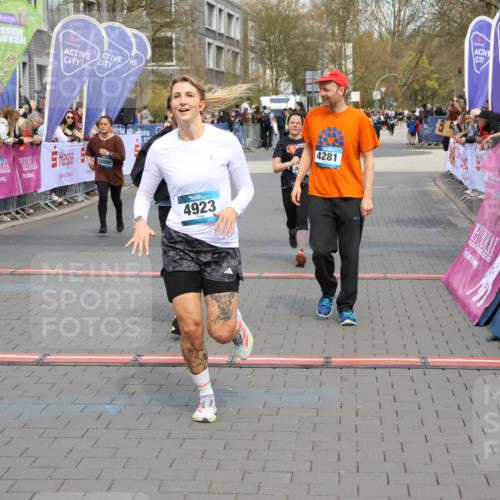 12.04.2026 - 45. Internationalen Wilhelmsburger Insellauf Strokosch-Dieckow http://msf.ph/oto/9464712 12.04.2026 13:13:59 Ziel 2080, 5819, 2064, 4923, 4281, 3984, 3810, 3268, 2062 meine-sportfotos.de