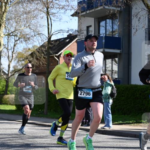12.04.2026 - 45. Internationalen Wilhelmsburger Insellauf J. Mangold http://msf.ph/oto/9464716 12.04.2026 10:55:53 Ziel 2349, 3118, 5822, 3488, 2797, 2796, 2921, 2808, 3916, 4494, 5047, 4070, 5771, 4549, 4717, 2055, 2055, 5512, 2220, 4158, 2133, 2754, 4155 meine-sportfotos.de