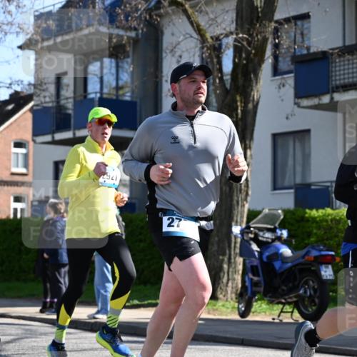12.04.2026 - 45. Internationalen Wilhelmsburger Insellauf J. Mangold http://msf.ph/oto/9464724 12.04.2026 10:55:54 Ziel 2349, 3118, 5822, 3488, 2797, 2796, 2921, 2808, 3916, 4494, 5047, 4070, 5771, 4549, 4717, 2055, 5512, 2220, 4158, 2133, 2754, 4155, 2795 meine-sportfotos.de
