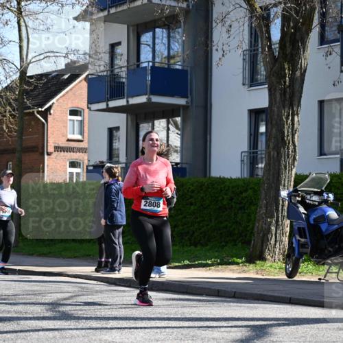 12.04.2026 - 45. Internationalen Wilhelmsburger Insellauf J. Mangold http://msf.ph/oto/9464728 12.04.2026 10:55:59 Ziel 3118, 5822, 3488, 2797, 2796, 2921, 2808, 3916, 4494, 5047, 4070, 5771, 4549, 4717, 2055, 5512, 2220, 4158, 2133, 2754, 4155, 2795, 3917, 5319, 5352 meine-sportfotos.de
