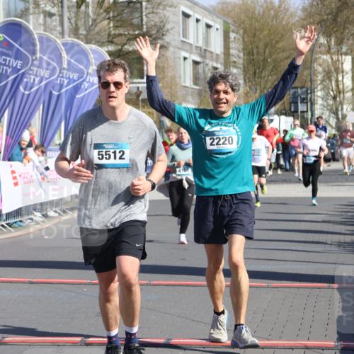 12.04.2026 - 45. Internationalen Wilhelmsburger Insellauf Strokosch-Dieckow http://msf.ph/oto/9464735 12.04.2026 10:56:48 Ziel 2055, 5512, 2220, 4158 meine-sportfotos.de