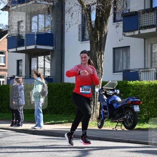 12.04.2026 - 45. Internationalen Wilhelmsburger Insellauf J. Mangold http://msf.ph/oto/9464740 12.04.2026 10:55:59 Ziel 3118, 5822, 3488, 2797, 2796, 2921, 2808, 3916, 4494, 5047, 4070, 5771, 4549, 4717, 2055, 5512, 2220, 4158, 2133, 2754, 4155, 2795, 3917, 5319, 5352 meine-sportfotos.de