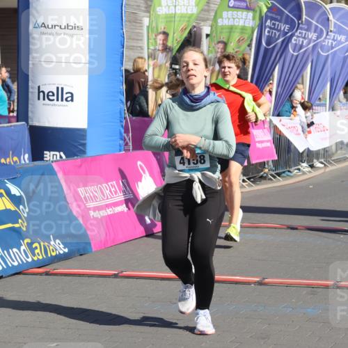 12.04.2026 - 45. Internationalen Wilhelmsburger Insellauf Strokosch-Dieckow http://msf.ph/oto/9464741 12.04.2026 10:56:53 Ziel 4158, 2133, 2754, 4155 meine-sportfotos.de