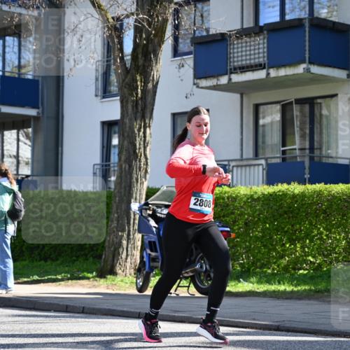 12.04.2026 - 45. Internationalen Wilhelmsburger Insellauf J. Mangold http://msf.ph/oto/9464747 12.04.2026 10:55:59 Ziel 3118, 5822, 3488, 2797, 2796, 2921, 2808, 3916, 4494, 5047, 4070, 5771, 4549, 4717, 2055, 5512, 2220, 4158, 2133, 2754, 4155, 2795, 3917, 5319, 5352 meine-sportfotos.de