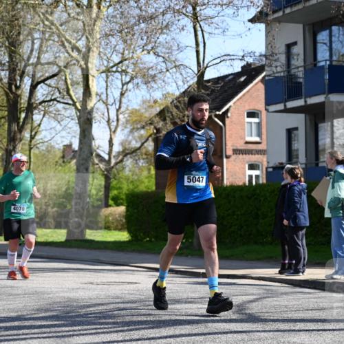 12.04.2026 - 45. Internationalen Wilhelmsburger Insellauf J. Mangold http://msf.ph/oto/9464768 12.04.2026 10:56:03 Ziel 3488, 2797, 2796, 2921, 2808, 3916, 4494, 5047, 4070, 5771, 4549, 4717, 2055, 5512, 2220, 4158, 2133, 2754, 4155, 2795, 3917, 5319, 5352, 2915, 3224, 4654 meine-sportfotos.de