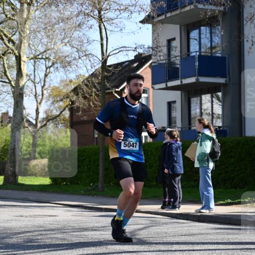 12.04.2026 - 45. Internationalen Wilhelmsburger Insellauf J. Mangold http://msf.ph/oto/9464773 12.04.2026 10:56:03 Ziel 3488, 2797, 2796, 2921, 2808, 3916, 4494, 5047, 4070, 5771, 4549, 4717, 2055, 5512, 2220, 4158, 2133, 2754, 4155, 2795, 3917, 5319, 5352, 2915, 3224, 4654 meine-sportfotos.de