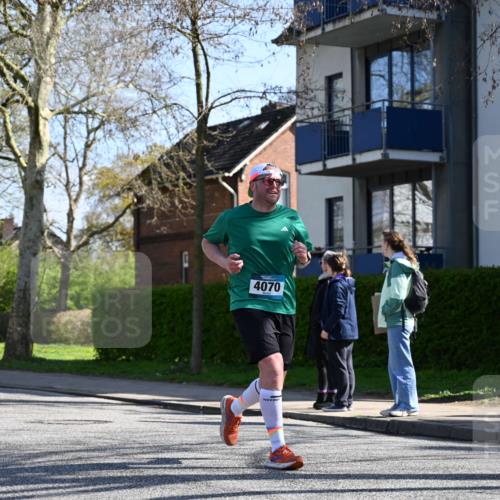 12.04.2026 - 45. Internationalen Wilhelmsburger Insellauf J. Mangold http://msf.ph/oto/9464786 12.04.2026 10:56:05 Ziel 3488, 2797, 2796, 2921, 2808, 3916, 4494, 5047, 4070, 5771, 4549, 4717, 2055, 2055, 5512, 2220, 4158, 2133, 2754, 4155, 2795, 3917, 5319, 5352, 2915, 3224, 4654 meine-sportfotos.de