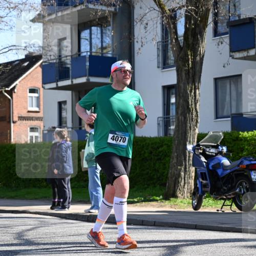 12.04.2026 - 45. Internationalen Wilhelmsburger Insellauf J. Mangold http://msf.ph/oto/9464796 12.04.2026 10:56:06 Ziel 3488, 2797, 2796, 2921, 2808, 3916, 4494, 5047, 4070, 5771, 4549, 4717, 2055, 5512, 2220, 4158, 2133, 2754, 4155, 2795, 2795, 3917, 5319, 5352, 2915, 3224, 4654 meine-sportfotos.de