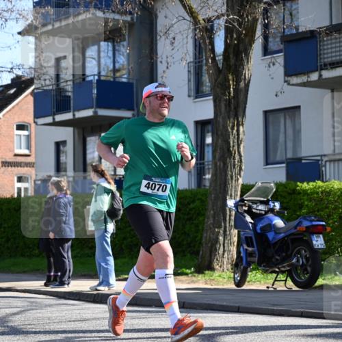 12.04.2026 - 45. Internationalen Wilhelmsburger Insellauf J. Mangold http://msf.ph/oto/9464797 12.04.2026 10:56:06 Ziel 3488, 2797, 2796, 2921, 2808, 3916, 4494, 5047, 4070, 5771, 4549, 4717, 2055, 5512, 2220, 4158, 2133, 2754, 4155, 2795, 2795, 3917, 5319, 5352, 2915, 3224, 4654 meine-sportfotos.de