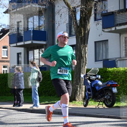 12.04.2026 - 45. Internationalen Wilhelmsburger Insellauf J. Mangold http://msf.ph/oto/9464798 12.04.2026 10:56:06 Ziel 3488, 2797, 2796, 2921, 2808, 3916, 4494, 5047, 4070, 5771, 4549, 4717, 2055, 5512, 2220, 4158, 2133, 2754, 4155, 2795, 2795, 3917, 5319, 5352, 2915, 3224, 4654 meine-sportfotos.de