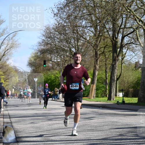 12.04.2026 - 45. Internationalen Wilhelmsburger Insellauf J. Mangold http://msf.ph/oto/9464800 12.04.2026 10:56:07 Ziel 2797, 2796, 2921, 2808, 3916, 4494, 5047, 4070, 5771, 4549, 4717, 2055, 5512, 2220, 4158, 2133, 2754, 4155, 2795, 3917, 3917, 5319, 5352, 2915, 3224, 4654, 3059, 3187 meine-sportfotos.de